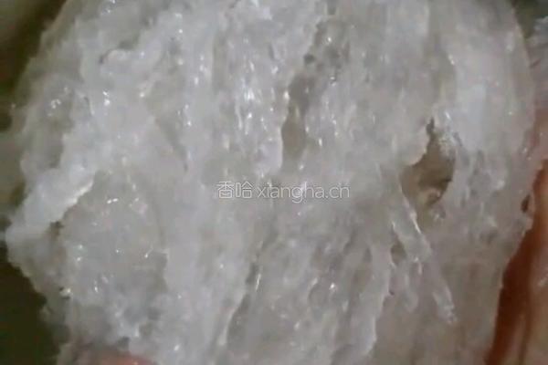 石峰糖牛奶燕窝的做法图解2