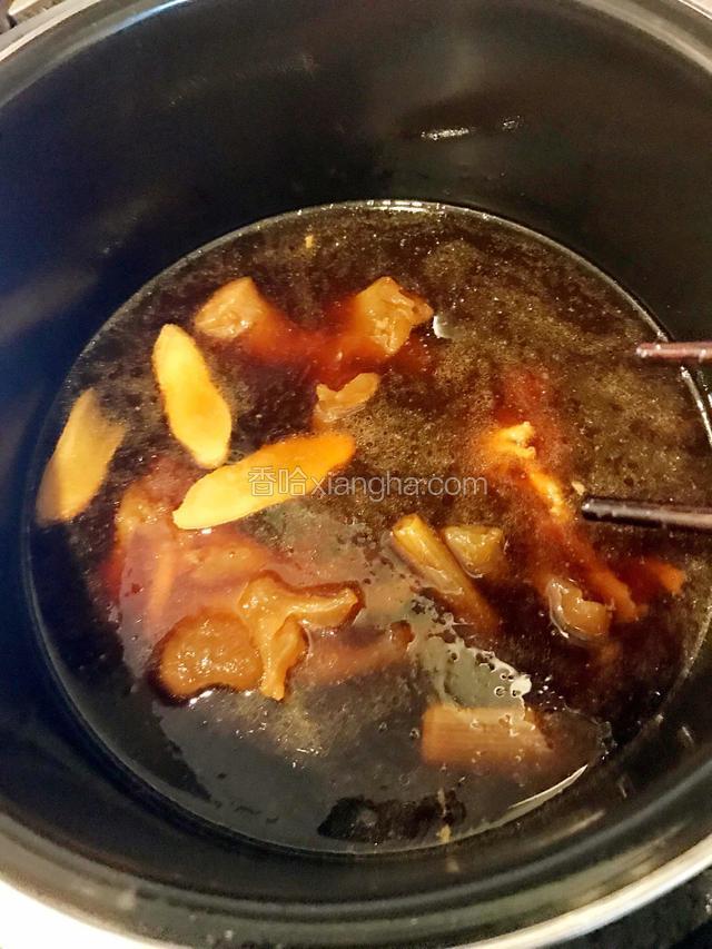 这个是电压力锅，有专门压蹄筋的选项58分钟，蹄筋比较不好煮烂，我不太喜欢太脆的口感，所以会多压10-15分钟。