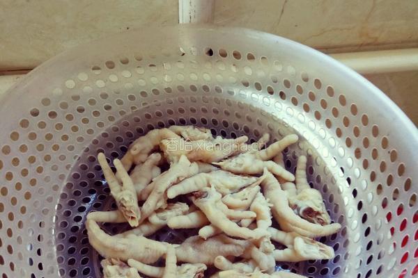 泡椒凤爪的做法图解3