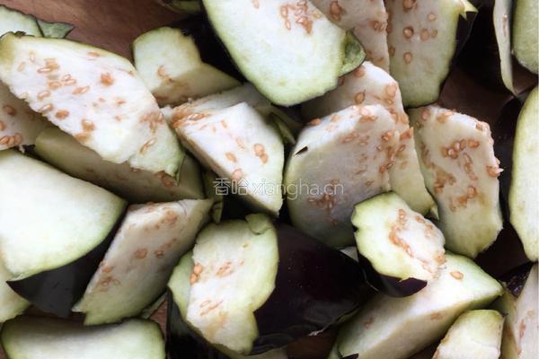 西红柿烧茄子的做法图解1