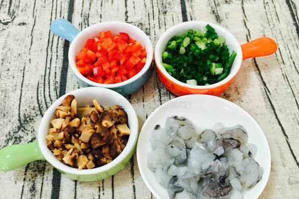 香菇虾仁丝瓜烙饼的做法图解3