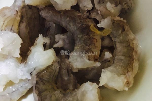 丝瓜炒虾仁的做法图解2