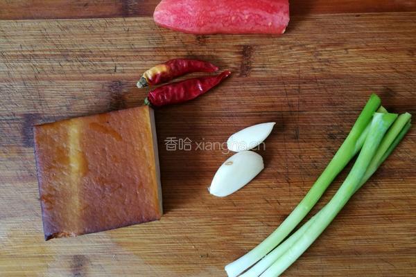 黄豆芽拌双丁的做法图解2