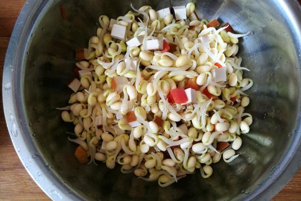 黄豆芽拌双丁的做法图解5