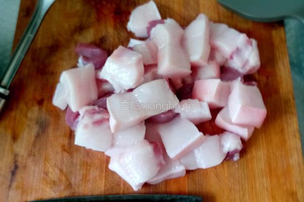 红烧肉闷鸡蛋的做法图解2