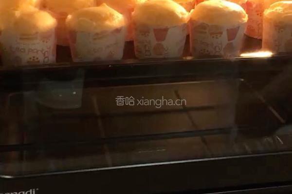 戚风杯子蛋糕的做法图解5