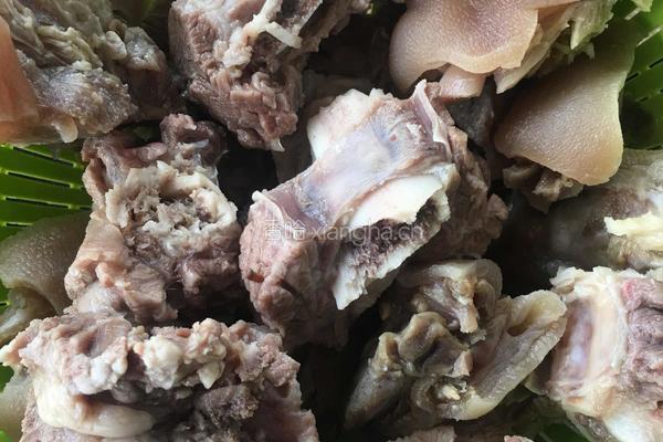 腊猪蹄烧牛排骨的做法图解3
