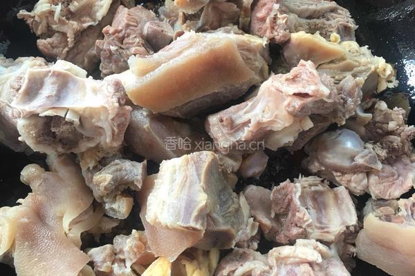 腊猪蹄烧牛排骨的做法图解8
