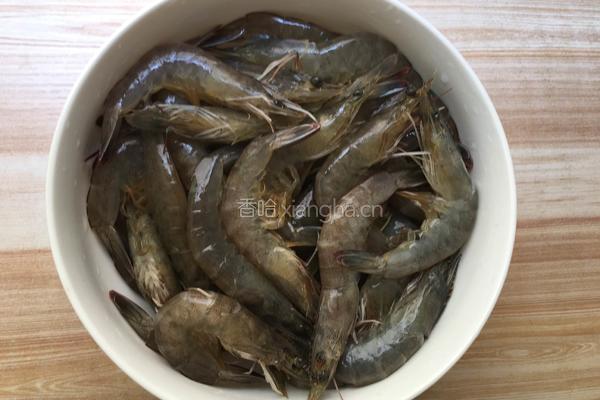 白灼基围虾的做法图解1