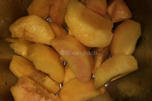冰糖黄桃罐头的做法图解1
