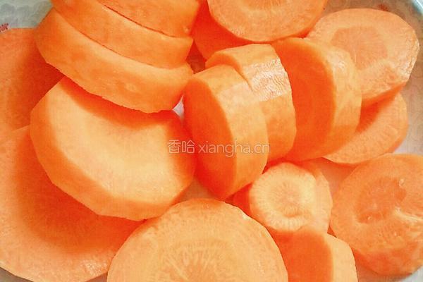 胡萝卜玉米淮山骨头汤的做法图解6