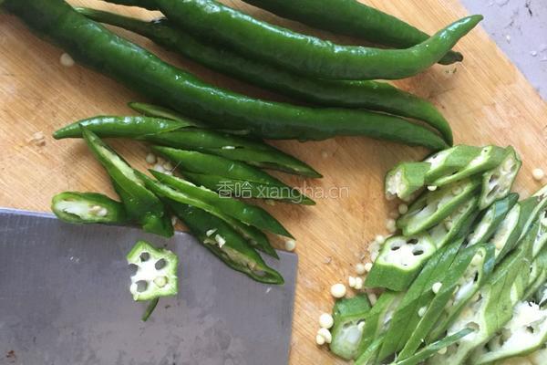 黄秋葵炒肉的做法图解2