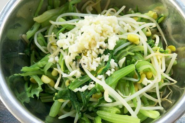 芹菜拌黄豆芽的做法图解8