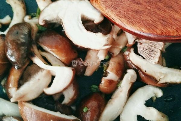 香菇油麦菜的做法图解7
