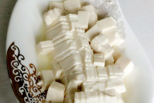 家庭版蟹黄豆腐的做法图解1