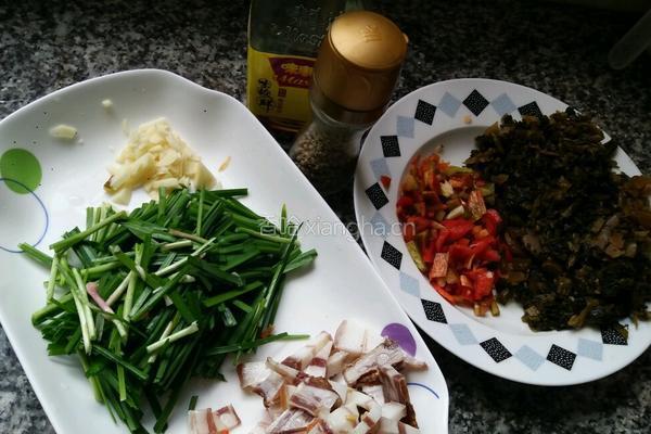 腊肉 酸菜面条的做法图解1