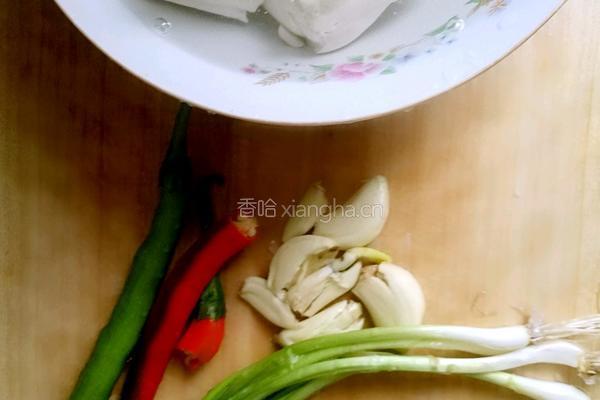 泥鳅烧豆腐的做法图解3