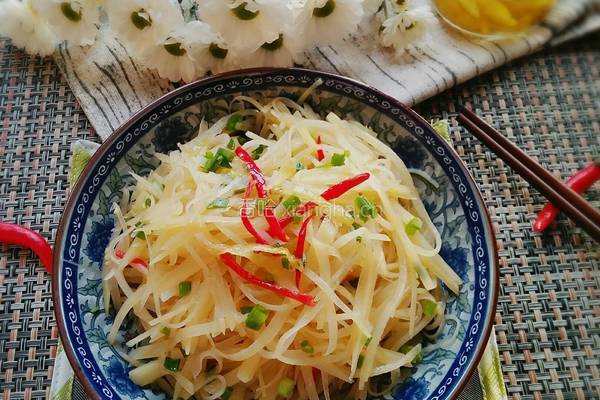 酸辣土豆丝的做法图解1