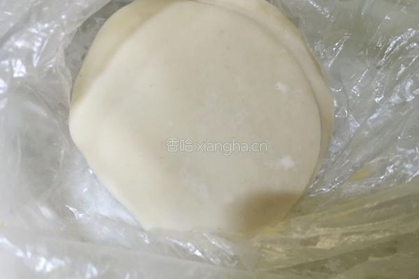 饺子皮的最美变身---蝴蝶结的做法图解1