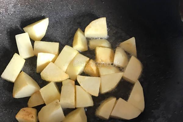 俄式土豆烧牛肉的做法图解3