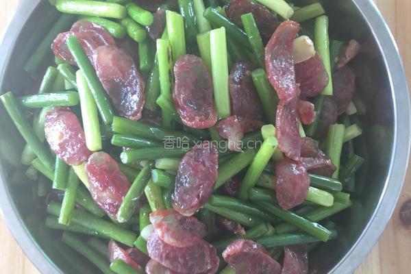 蒜薹炒腊肠的做法图解5