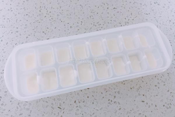 火龙果酸奶冰的做法图解1