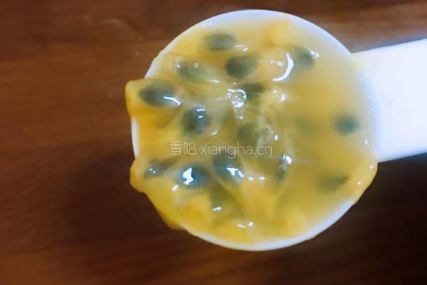 百香果果汁的做法图解2