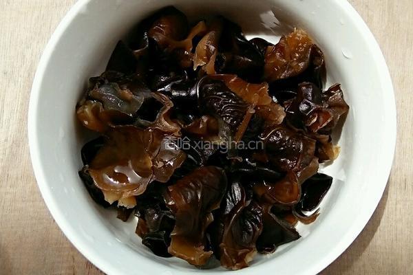 凉拌木耳香菜的做法图解8