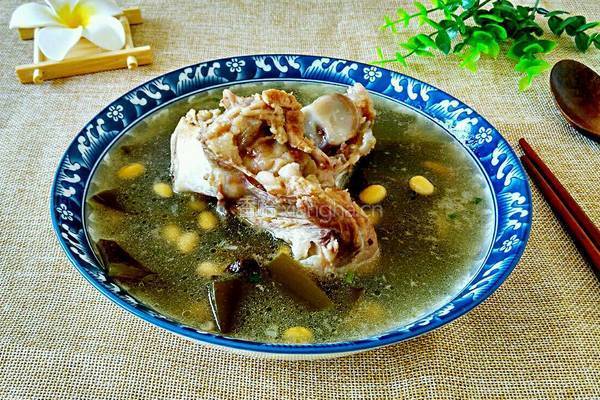 大骨煲黄豆海带根