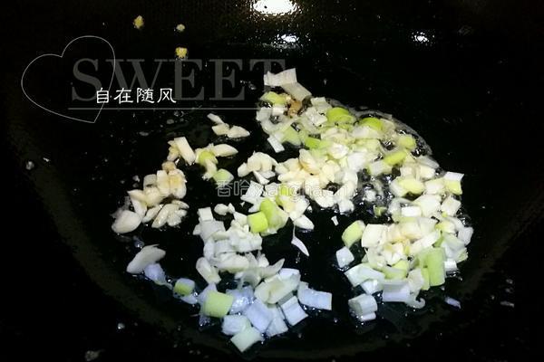 腊肠菜丁蛋炒饭的做法图解4