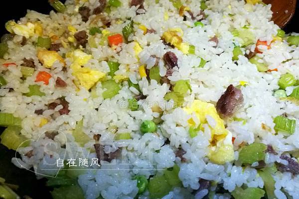 腊肠菜丁蛋炒饭的做法图解7