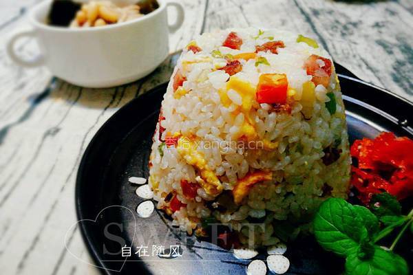 腊肠菜丁蛋炒饭的做法图解9