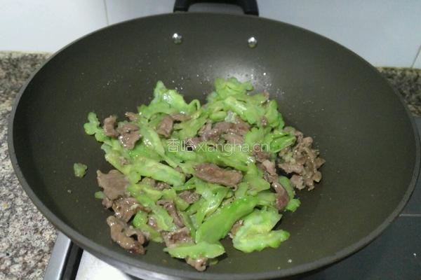 苦瓜炒牛肉的做法图解11