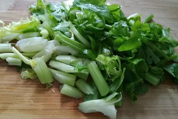 豆皮荷塘小炒的做法图解2