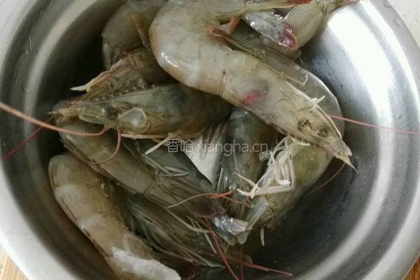 蜂蜜焖虾的做法图解1