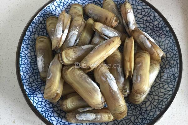 蒜蓉辣椒酱蒸蛏子的做法图解1