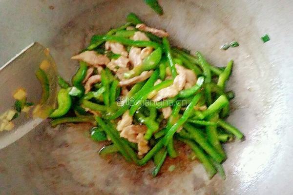 青椒炒肉丝的做法图解6