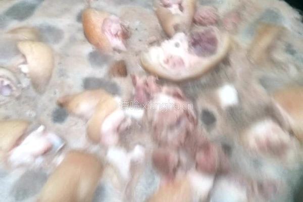 电饭锅酱油猪脚的做法图解2