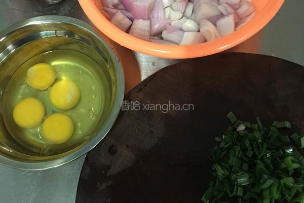 洋葱炒鸡蛋的做法图解1