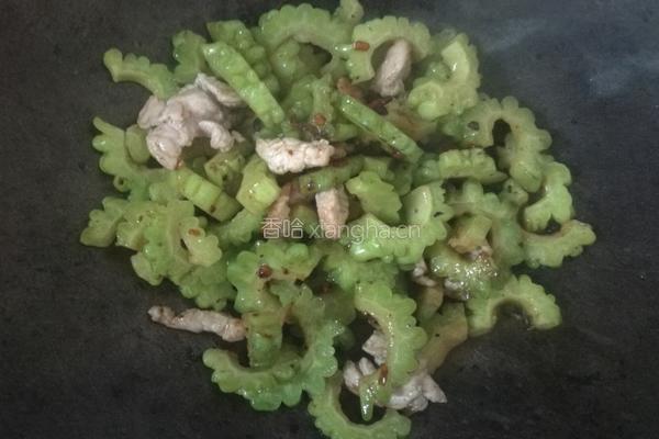 苦瓜炒肉的做法图解4