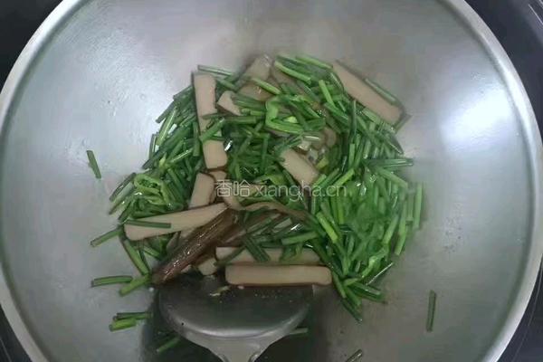 韭苔炒蛋定姐鸡蛋干的做法图解3