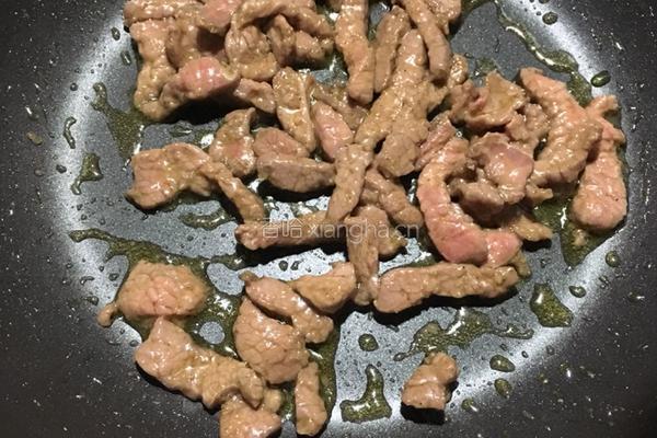 牛肉炒藕片的做法图解3
