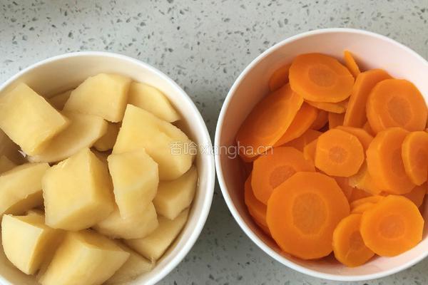 苹果胡萝卜泥（宝宝辅食）的做法图解3