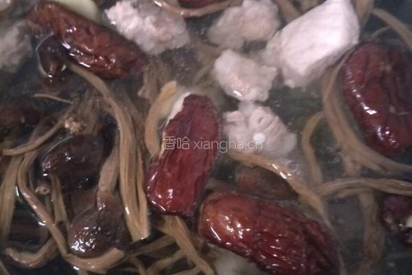 茶树菇排骨汤的做法图解4