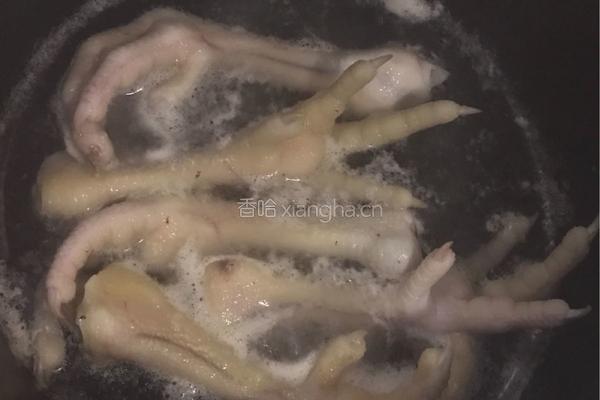 潮汕卤鸡爪的做法图解1