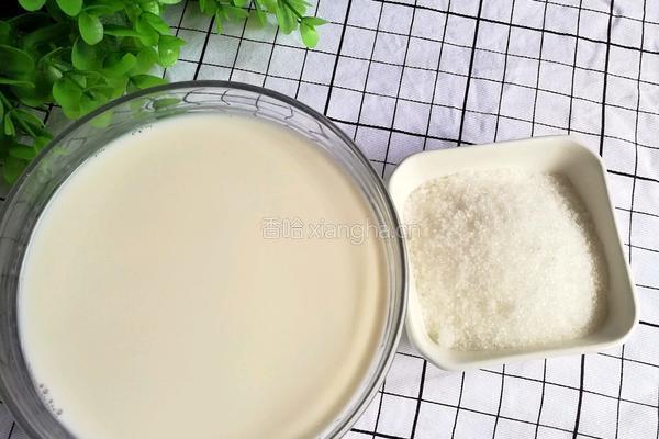 自制炼乳的做法图解1
