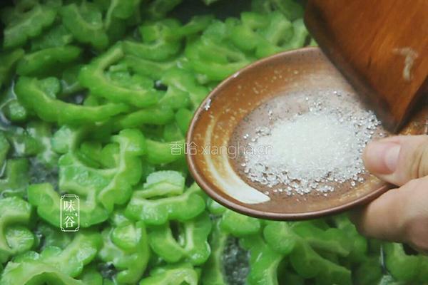 苦瓜炒鸡蛋的做法图解7