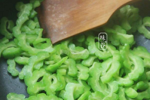 苦瓜炒鸡蛋的做法图解6
