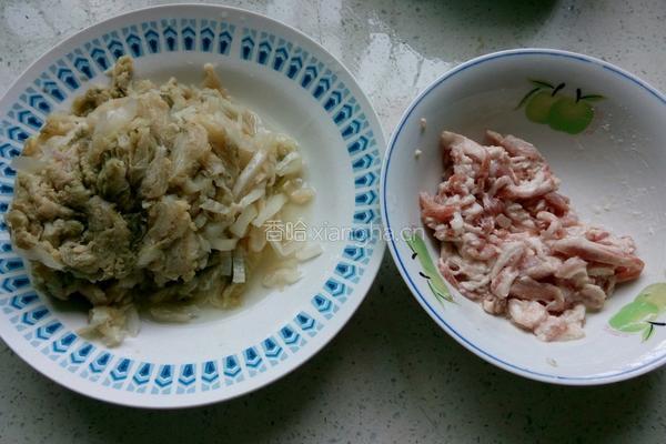 酸菜炒五花肉的做法图解2