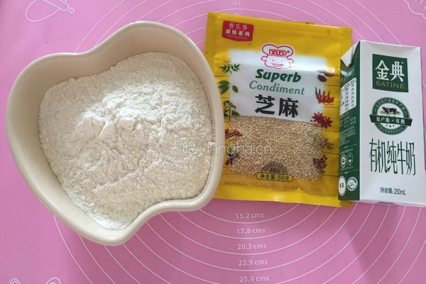 奶香芝麻手撕饼（平底锅版）的做法图解1